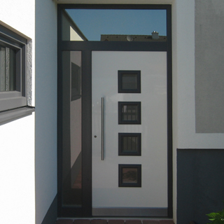 Eingebaute Haustür