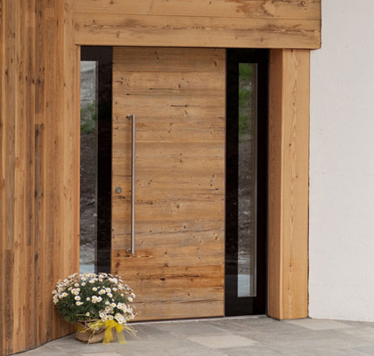 Haustüren aus Altholz